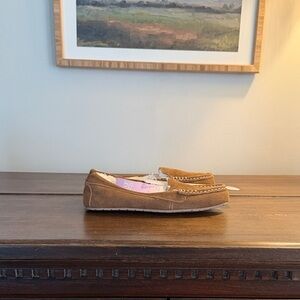 Stars Above ⭐️ Tan Suede Moccasin Slippers